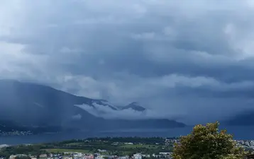 Am nachsten Tag im Tal, Gewitter ziehen durch