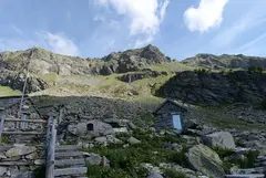 Noch sind die Hütten wintersicher gesperrt Noch sind die Hütten wintersicher gesperrt