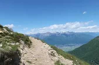 Weg mit Sicht zur Magadinoebene